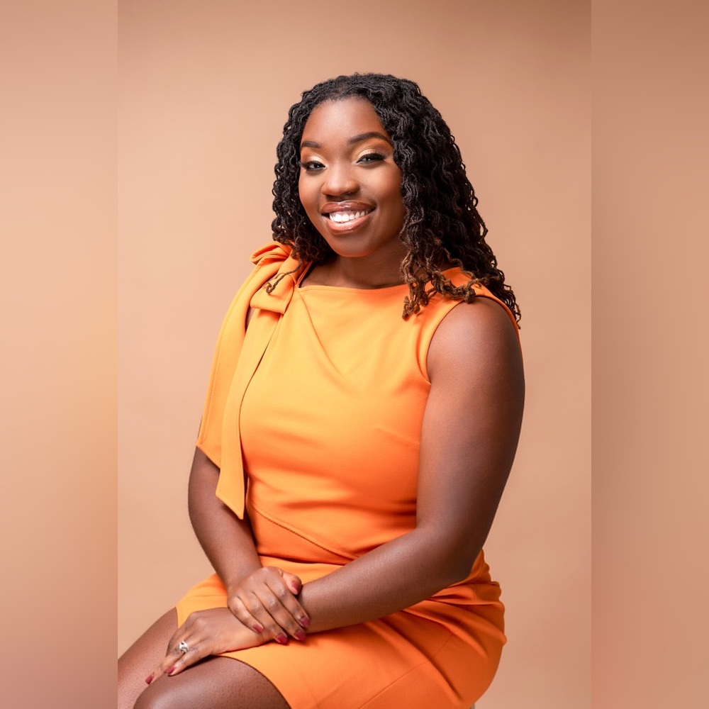 Meet your Posher, Aziza
